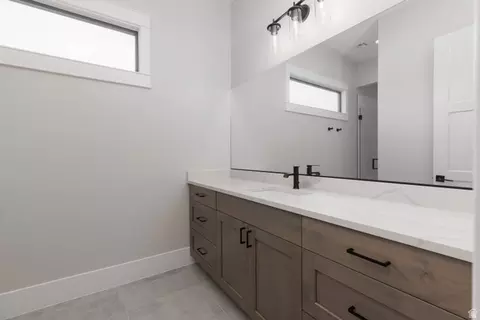 Bath - 3027 E Rill Dr, Washington, UT 84780 photo 1 of 8