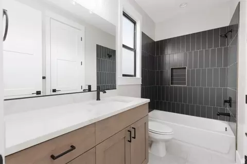 Bath - 3027 E Rill Dr, Washington, UT 84780 photo 8 of 8