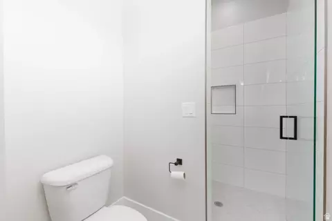 Bath - 3027 E Rill Dr, Washington, UT 84780 photo 2 of 8