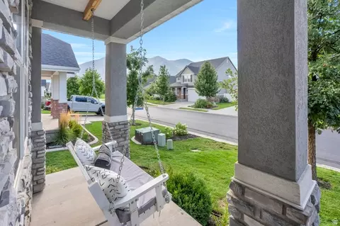 Exterior - 2194 W Autumn Dr, Mapleton, UT 84664 photo 3 of 7