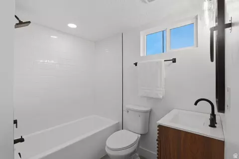 Bath - 75 E 400 S, Spanish Fork, UT 84660 photo 3 of 3
