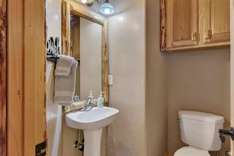 Bath - 1074 S Bristlecone Ln, Brian Head, UT 84719 photo 15 of 19