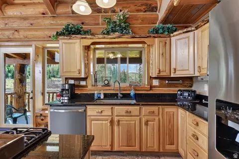 Kitchen - 1074 S Bristlecone Ln, Brian Head, UT 84719 photo 3 of 10