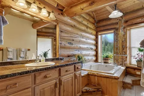 Bath - 1074 S Bristlecone Ln, Brian Head, UT 84719 photo 12 of 19