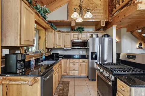 Kitchen - 1074 S Bristlecone Ln, Brian Head, UT 84719 photo 2 of 10