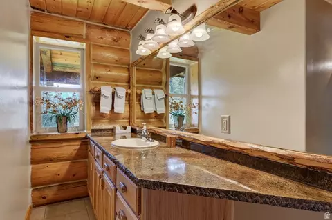 Bath - 1074 S Bristlecone Ln, Brian Head, UT 84719 photo 16 of 19