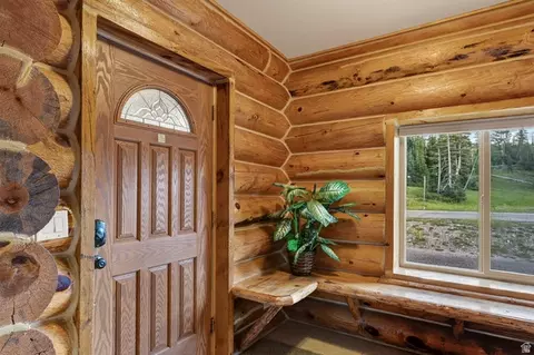 Entry Way - 1074 S Bristlecone Ln, Brian Head, UT 84719 photo 6 of 10