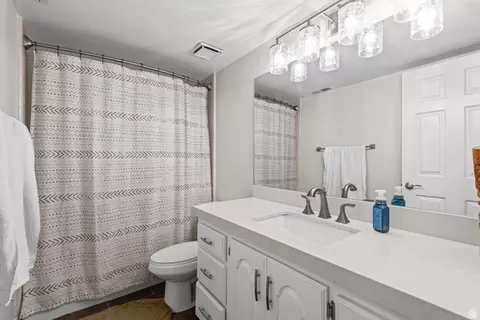 Bath - 1779 E 11170 S, Sandy, UT 84092 photo 3 of 3