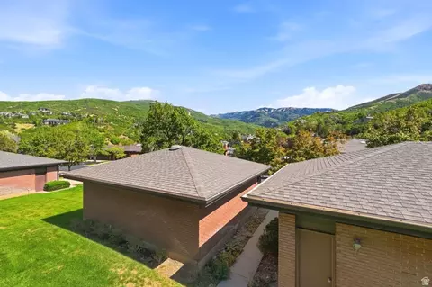 Exterior - 2009 Ridgewood Way, Bountiful, UT 84010 photo 6 of 9