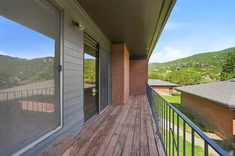 Exterior - 2009 Ridgewood Way, Bountiful, UT 84010 photo 8 of 9