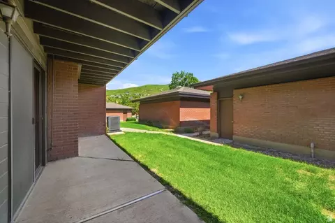 Exterior - 2009 Ridgewood Way, Bountiful, UT 84010 photo 5 of 9