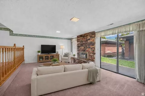 Living - 2009 Ridgewood Way, Bountiful, UT 84010 photo 5 of 6