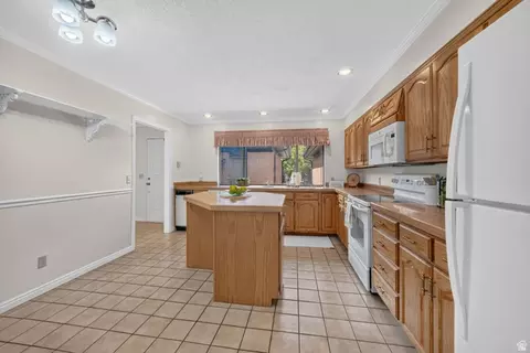 Kitchen - 2009 Ridgewood Way, Bountiful, UT 84010 photo 1 of 3