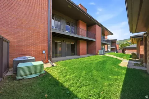 Exterior - 2009 Ridgewood Way, Bountiful, UT 84010 photo 3 of 9