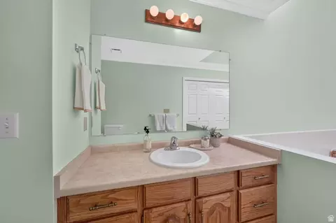 Bath - 2009 Ridgewood Way, Bountiful, UT 84010 photo 1 of 3