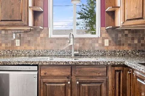 Kitchen - 182 E 6715 S, Midvale, UT 84047 photo 4 of 5