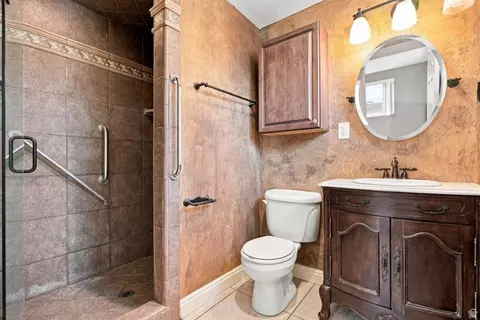 Bath - 182 E 6715 S, Midvale, UT 84047 photo 2 of 4