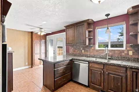 Kitchen - 182 E 6715 S, Midvale, UT 84047 photo 3 of 5