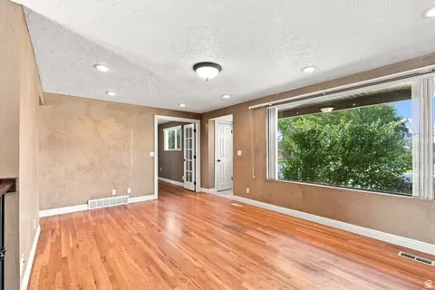 Living - 182 E 6715 S, Midvale, UT 84047 photo 3 of 5