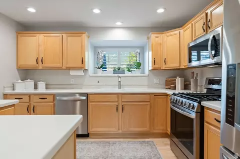 Kitchen - 11631 S Hidden Cir, Sandy, UT 84092 photo 3 of 5