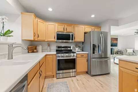 Kitchen - 11631 S Hidden Cir, Sandy, UT 84092 photo 4 of 5