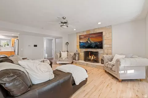 Living - 11631 S Hidden Cir, Sandy, UT 84092 photo 2 of 5