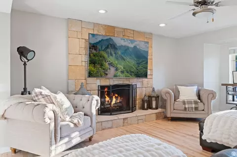 Living - 11631 S Hidden Cir, Sandy, UT 84092 photo 3 of 5