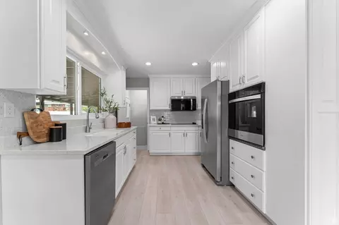 Kitchen - 1108 E Diamond Way, Sandy, UT 84094 photo 1 of 3