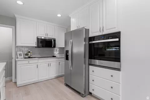 Kitchen - 1108 E Diamond Way, Sandy, UT 84094 photo 2 of 3