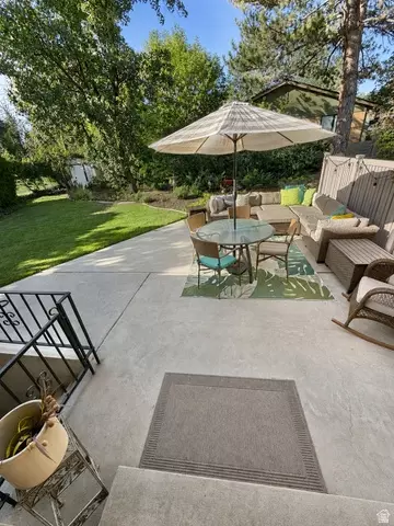 Exterior - 2924 E Robidoux Rd, Sandy, UT 84093 photo 6 of 15