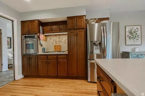 Kitchen - 2924 E Robidoux Rd, Sandy, UT 84093 photo 2 of 3