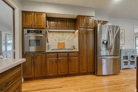 Kitchen - 2924 E Robidoux Rd, Sandy, UT 84093 photo 3 of 3