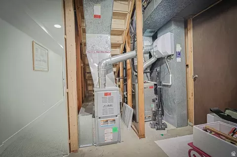 Entry Way - 2924 E Robidoux Rd, Sandy, UT 84093 photo 5 of 5