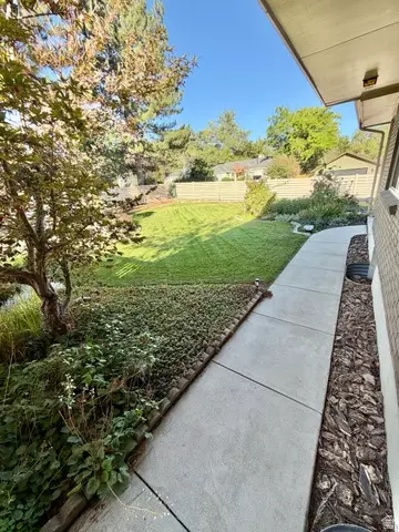 Exterior - 2924 E Robidoux Rd, Sandy, UT 84093 photo 12 of 15