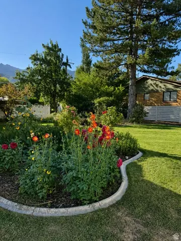Exterior - 2924 E Robidoux Rd, Sandy, UT 84093 photo 4 of 15
