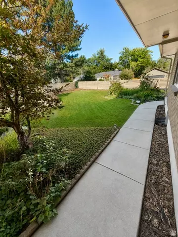 Exterior - 2924 E Robidoux Rd, Sandy, UT 84093 photo 7 of 15