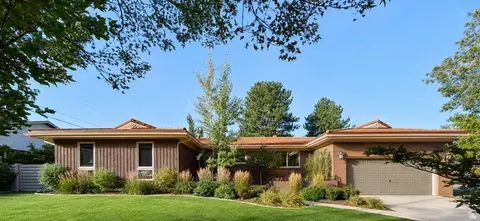 Exterior - 2924 E Robidoux Rd, Sandy, UT 84093 photo 2 of 15