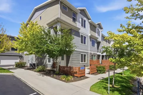 11017 S Harvest Pointe Dr, South Jordan, UT 84009