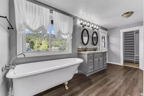 Bath - 615 E Cherry Canyon Dr, Wanship, UT 84017 photo 3 of 5