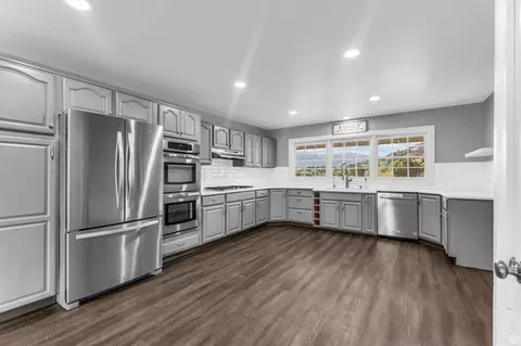 Kitchen - 615 E Cherry Canyon Dr, Wanship, UT 84017 photo 1 of 2
