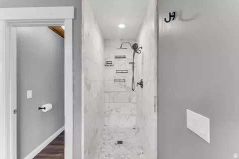 Bath - 615 E Cherry Canyon Dr, Wanship, UT 84017 photo 2 of 5