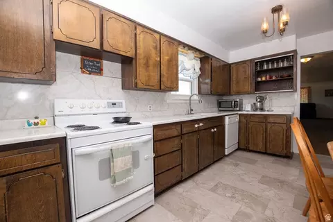 Kitchen - 15 S 400 E, Beaver, UT 84713 photo 2 of 4