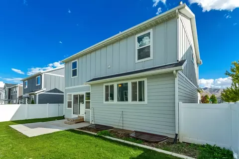 Exterior - 4367 E Golden Oak Ln, Eagle Mountain, UT 84005 photo 6 of 7