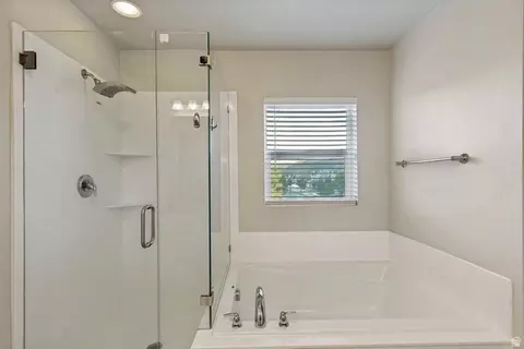 Bath - 4367 E Golden Oak Ln, Eagle Mountain, UT 84005 photo 3 of 4