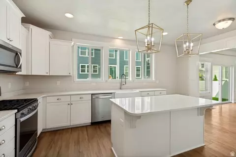 Kitchen - 4367 E Golden Oak Ln, Eagle Mountain, UT 84005 photo 4 of 4