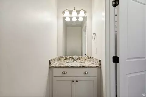 Bath - 4367 E Golden Oak Ln, Eagle Mountain, UT 84005 photo 1 of 4