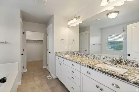 Bath - 4367 E Golden Oak Ln, Eagle Mountain, UT 84005 photo 2 of 4