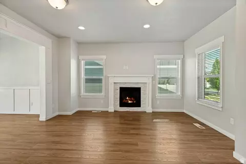 Living - 4367 E Golden Oak Ln, Eagle Mountain, UT 84005 photo 4 of 5