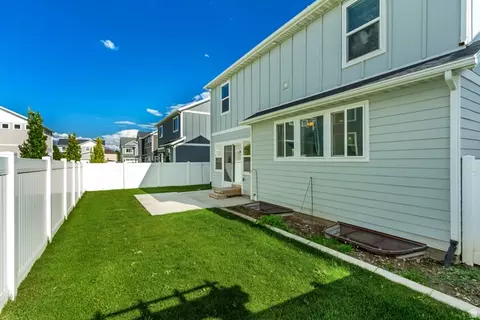 Exterior - 4367 E Golden Oak Ln, Eagle Mountain, UT 84005 photo 5 of 7