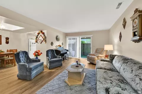 Living - 351 E Peach Ln, Bountiful, UT 84010 photo 1 of 4